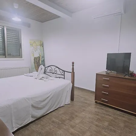 Uptown Apartment *