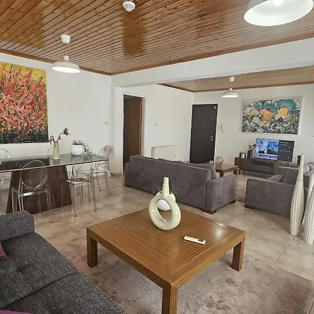 Uptown Apartment Engomi